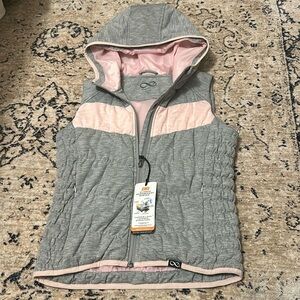 Be Boundless lightweight puffer vest with hood M